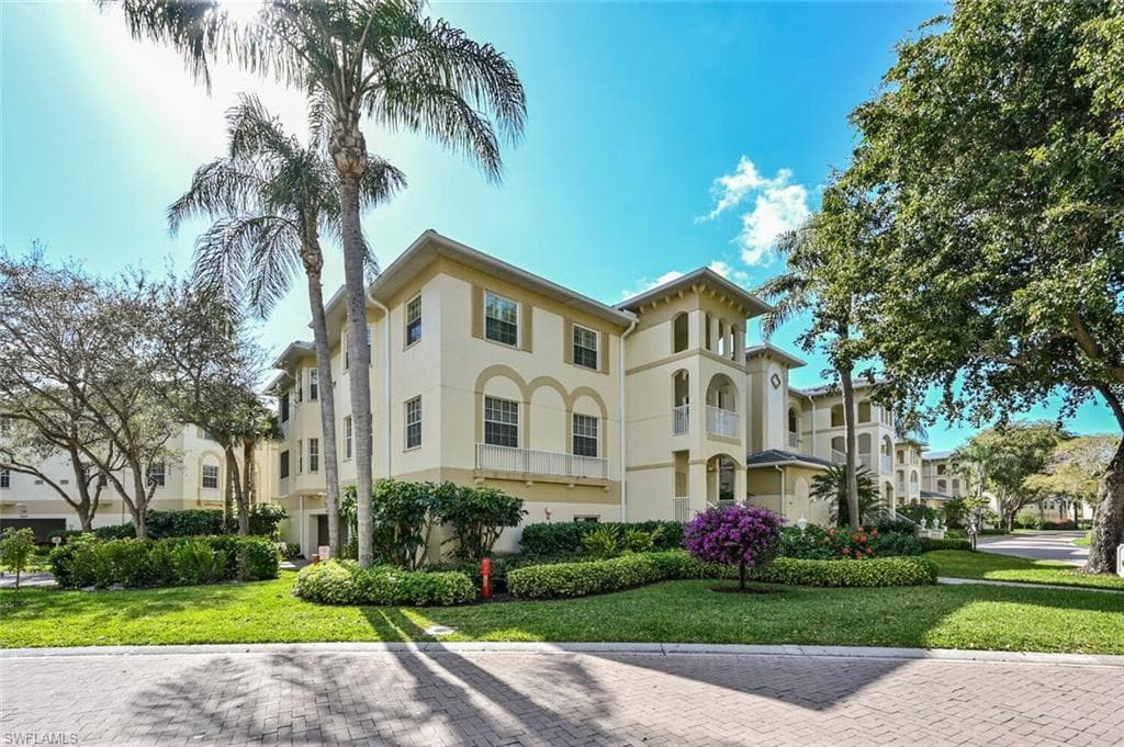 755 Bentwater CIR 202 NAPLES, FL 34108