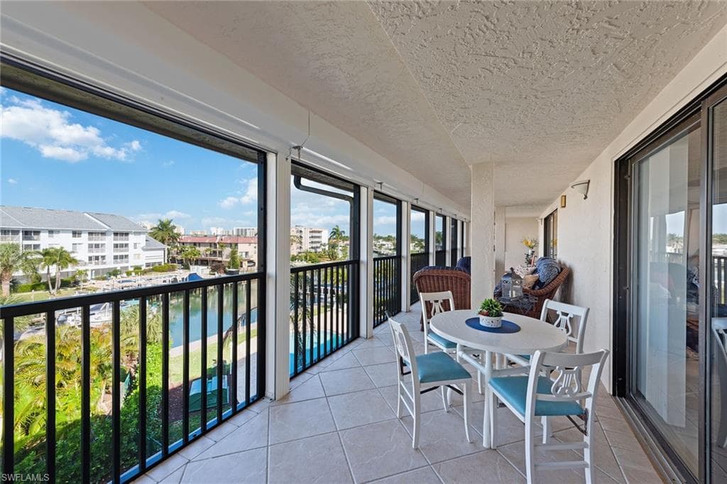 1051 Swallow AVE 305 MARCO ISLAND, FL 34145