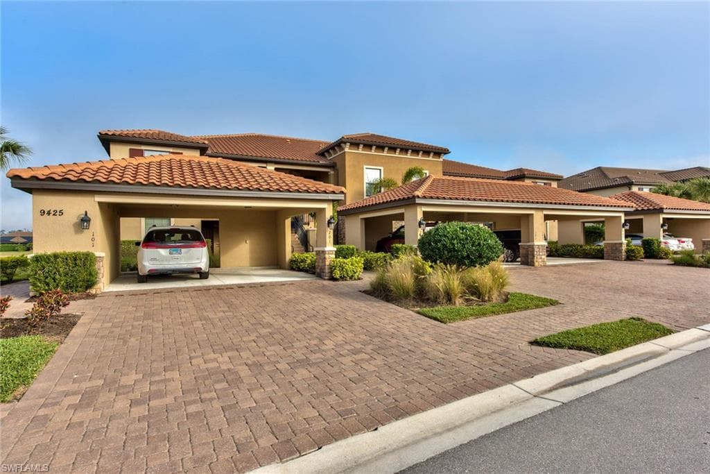 9425 Benvenuto CT 103 NAPLES, FL 34119
