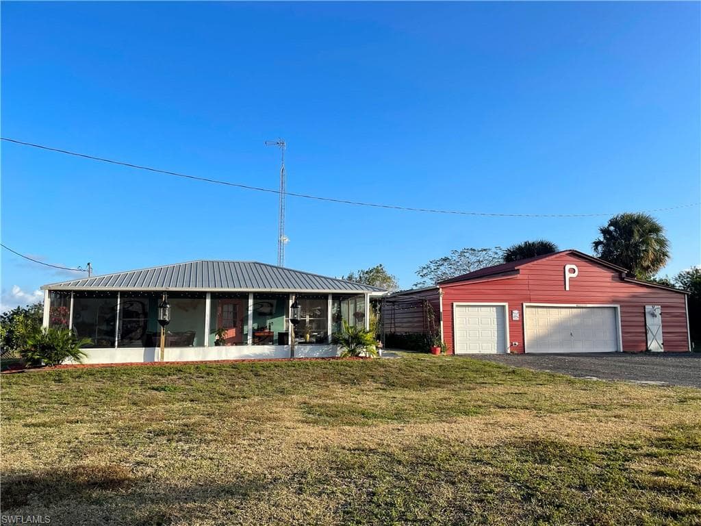2135 & 2127 River RD MOORE HAVEN, FL 33471