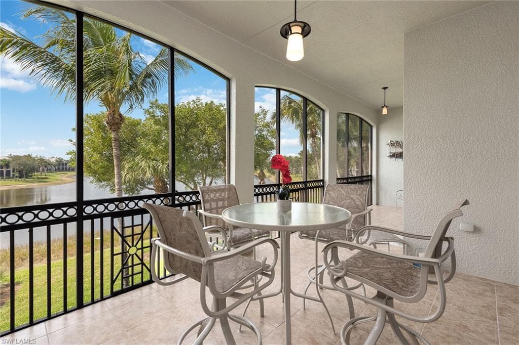 9263 Museo CIR 202 NAPLES, FL 34114