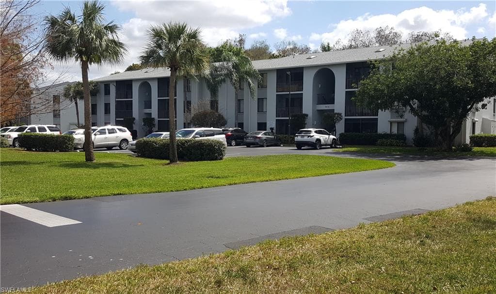 9570 Green Cypress LN 10-B2 FORT MYERS, FL 33905