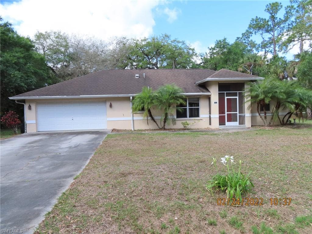 1022 Woods DR FORT DENAUD, FL 33935