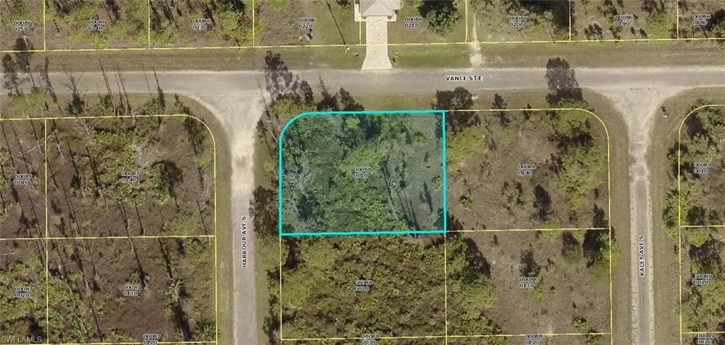 833 Harbour AVE S LEHIGH ACRES, FL 33974