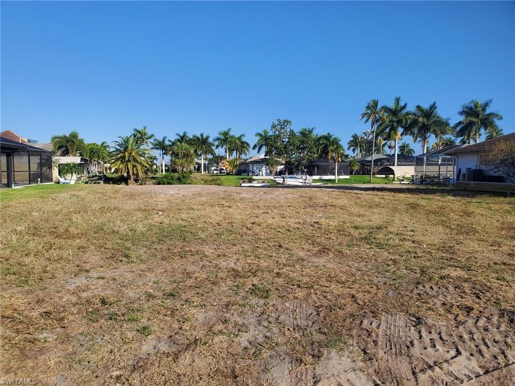2227 SE 27th TER CAPE CORAL, FL 33904