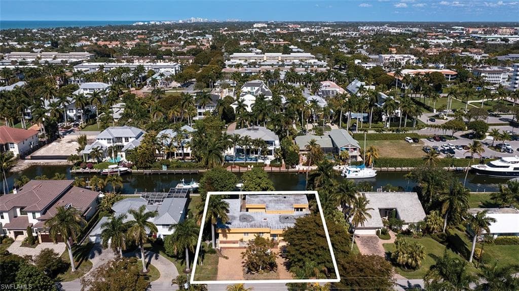 635 15th AVE S NAPLES, FL 34102