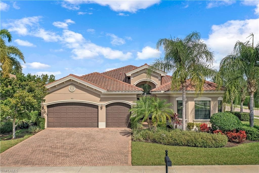 3921 Glacier CT NAPLES, FL 34119