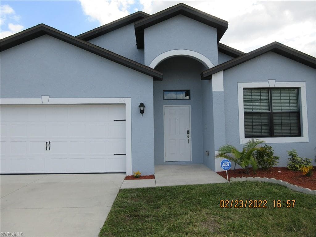 824 SW 16th TER CAPE CORAL, FL 33991