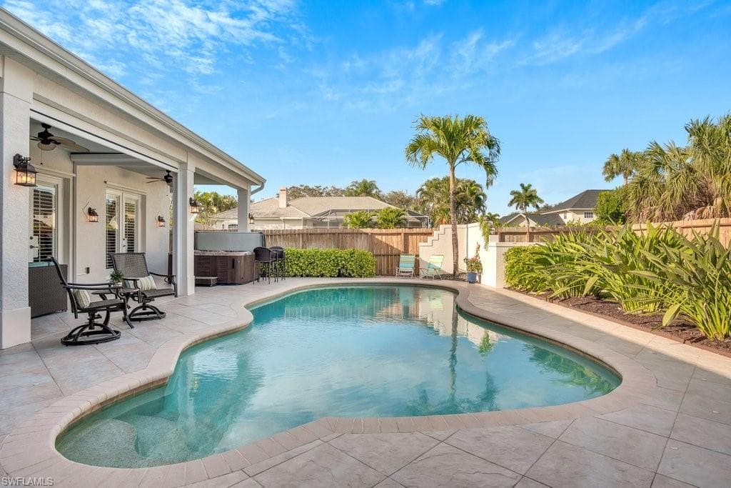 687 Pompano DR NAPLES, FL 34110