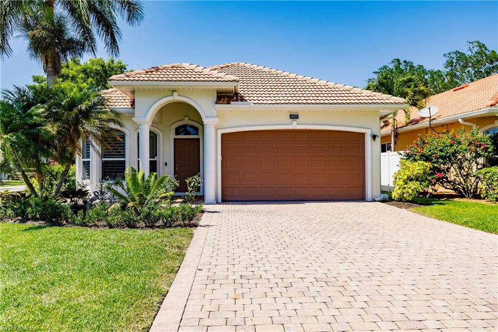 603 104th AVE N NAPLES, FL 34108