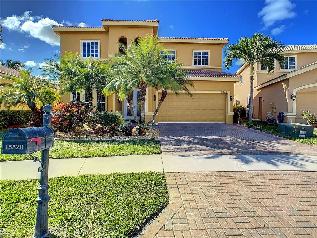 15520 Laguna Hills DR FORT MYERS, FL 33908