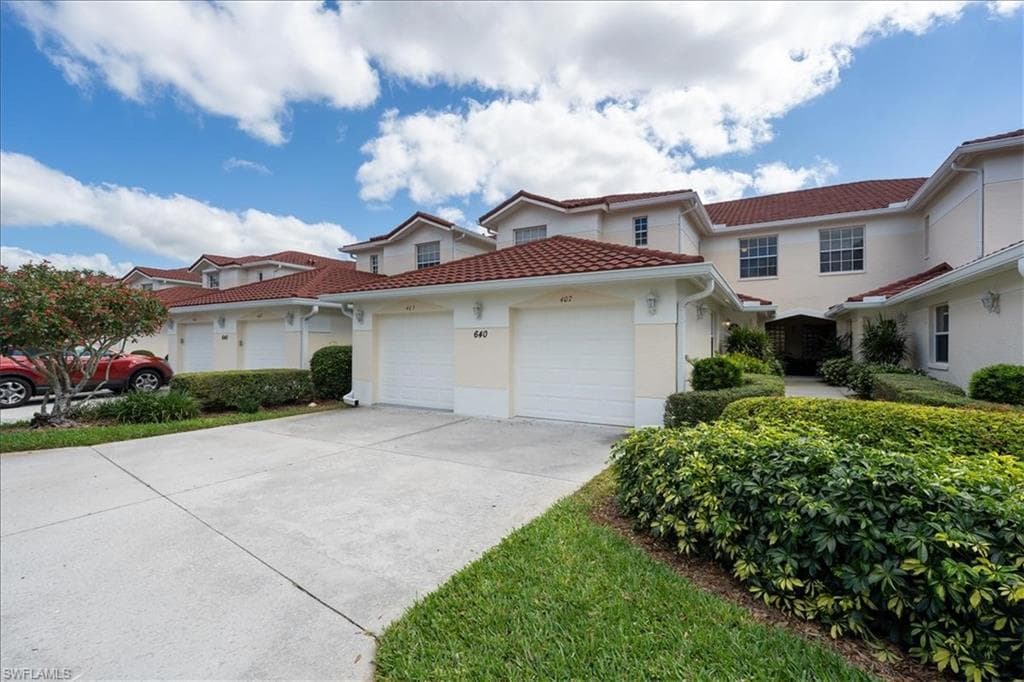 640 Lalique CIR 407 NAPLES, FL 34119