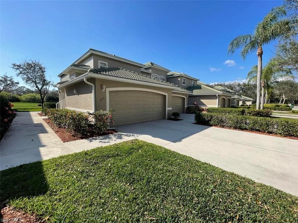 3495 Laurel Greens LN S 201 NAPLES, FL 34119