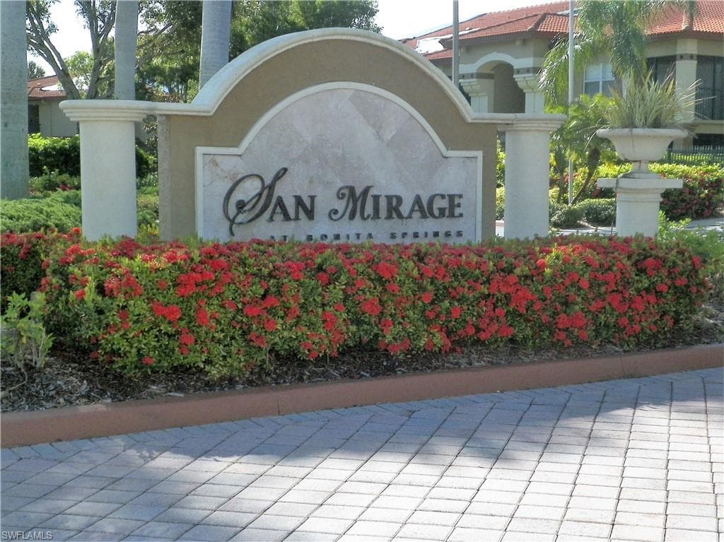 8851 Colonnades CT W 131 BONITA SPRINGS, FL 34135