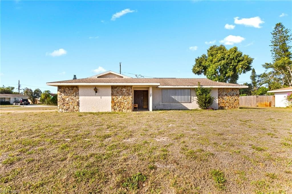 7368 Barragan RD FORT MYERS, FL 33967