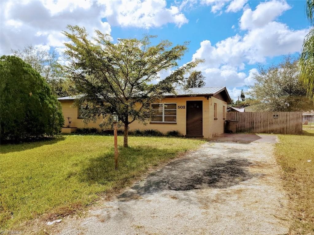 502 Jefferson DR LEHIGH ACRES, FL 33936