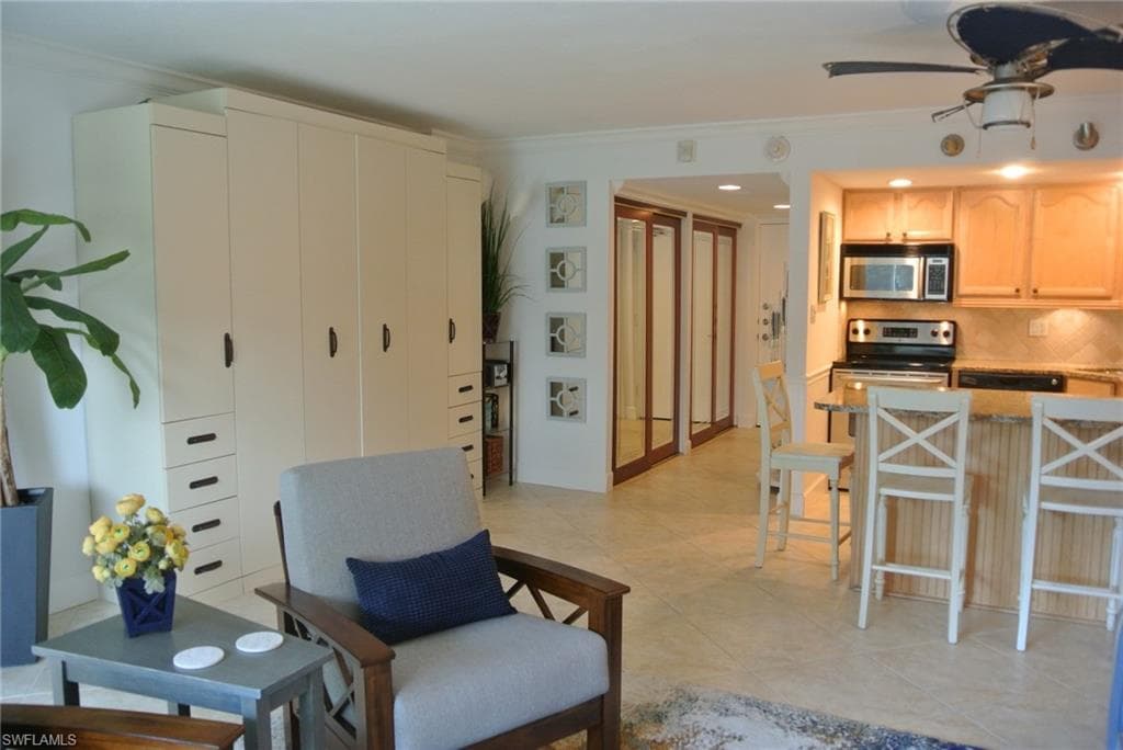 1 Bluebill AVE 105 NAPLES, FL 34108