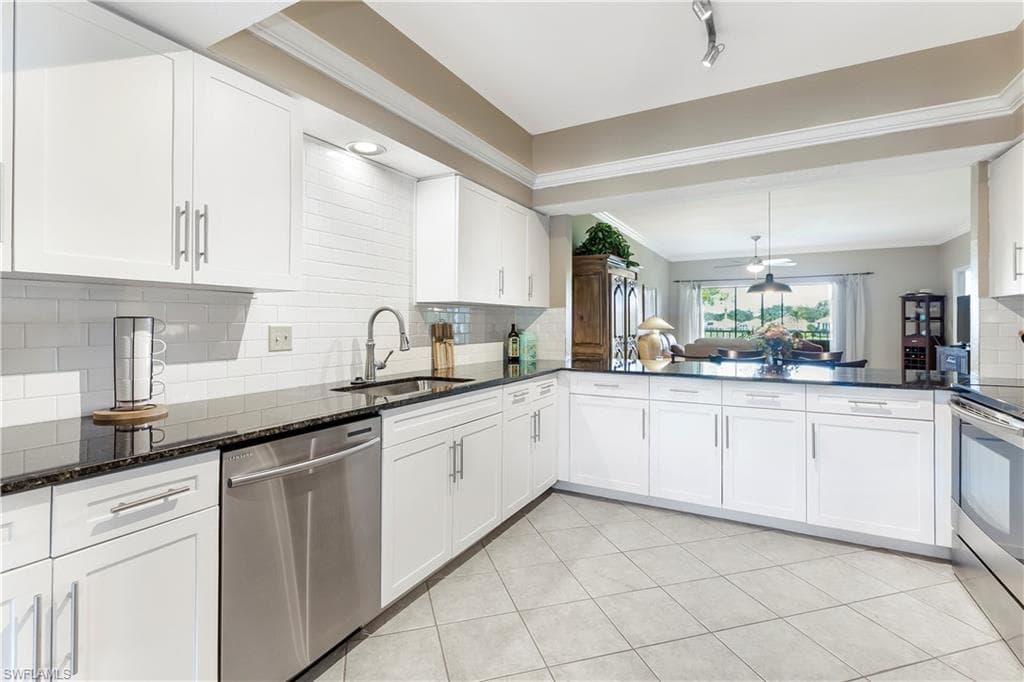 6015 Chardonnay LN 202 NAPLES, FL 34119