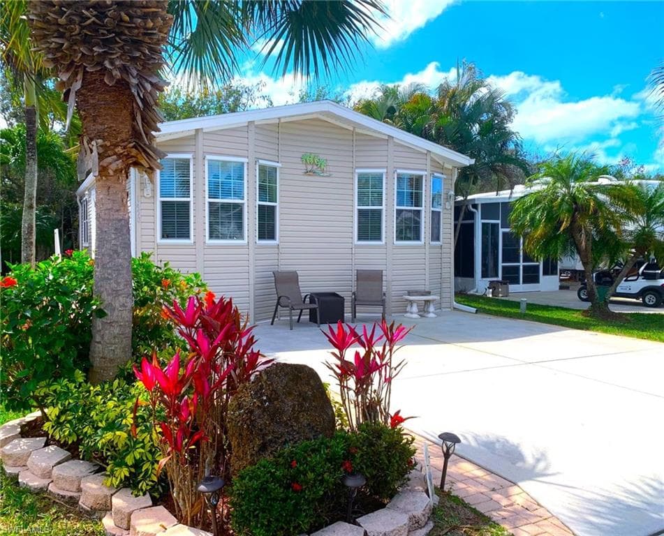 1450 Diamond Lake CIR NAPLES, FL 34114