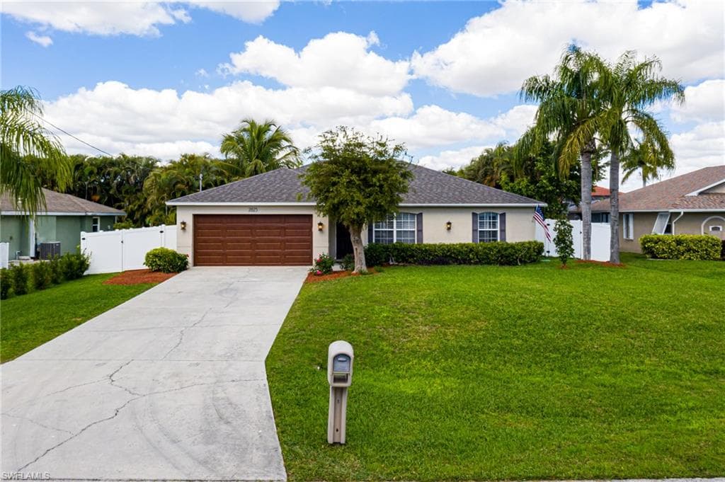 2825 SW 33rd TER CAPE CORAL, FL 33914