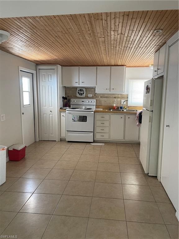 26124 Cabana RD BONITA SPRINGS, FL 34135