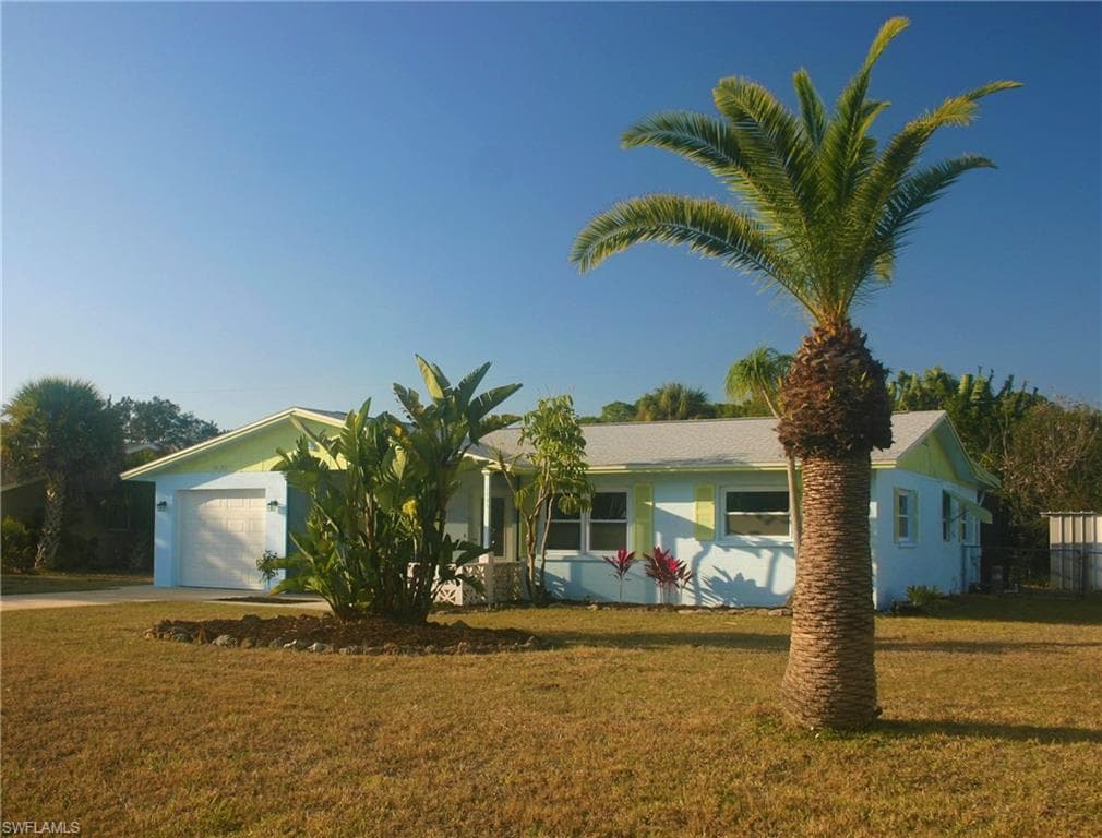 1492 Crest DR ENGLEWOOD, FL 34223