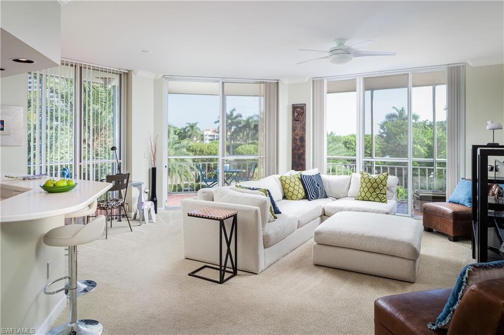 4255 Gulf Shore BLVD N 101 NAPLES, FL 34103