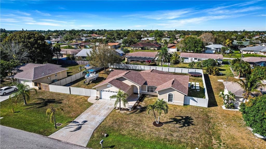 915 SE 31st LN CAPE CORAL, FL 33904
