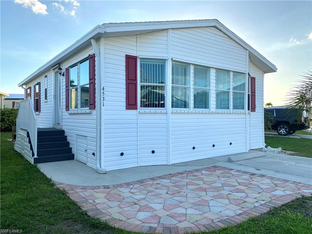 4531 Lantern LN E ESTERO, FL 33928