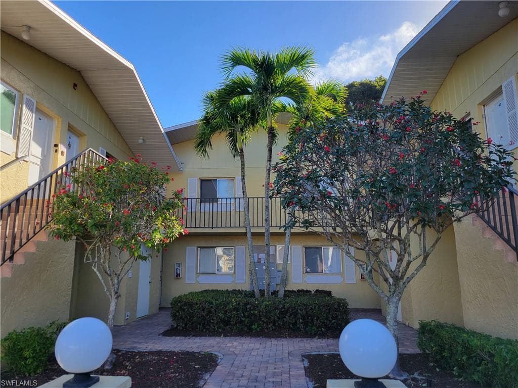 8061 Country RD 104 FORT MYERS, FL 33919