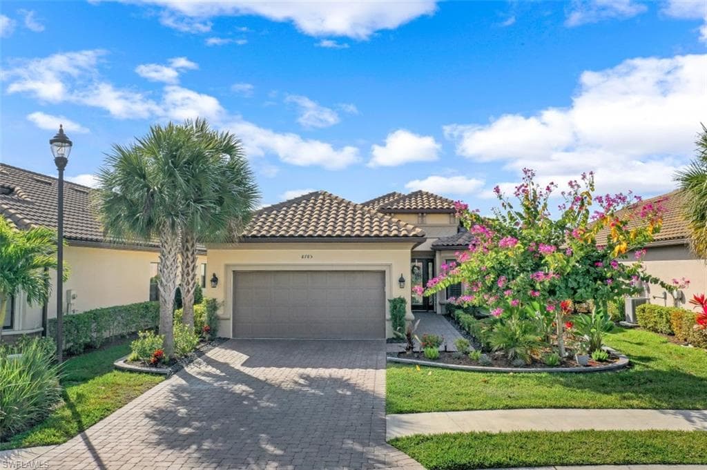 8785 Cavano ST E NAPLES, FL 34119