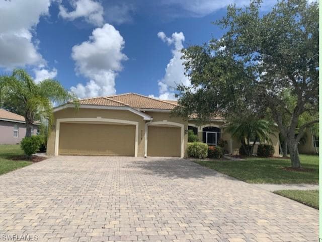 2178 Grove DR NAPLES, FL 34120