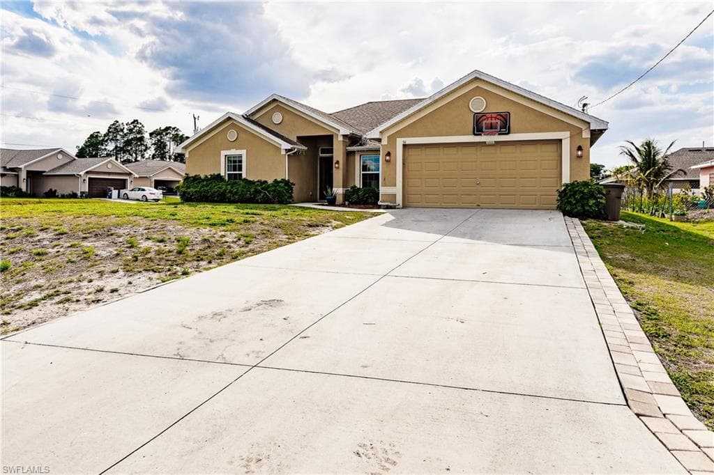56 Queen CT LEHIGH ACRES, FL 33976