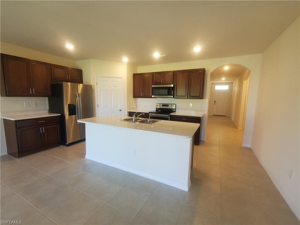 2805 SE 8th PL CAPE CORAL, FL 33914