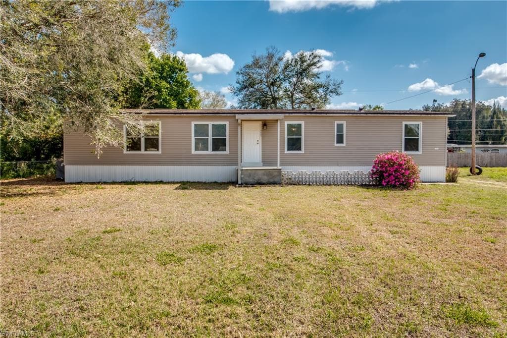 8405 Nault RD NORTH FORT MYERS, FL 33917