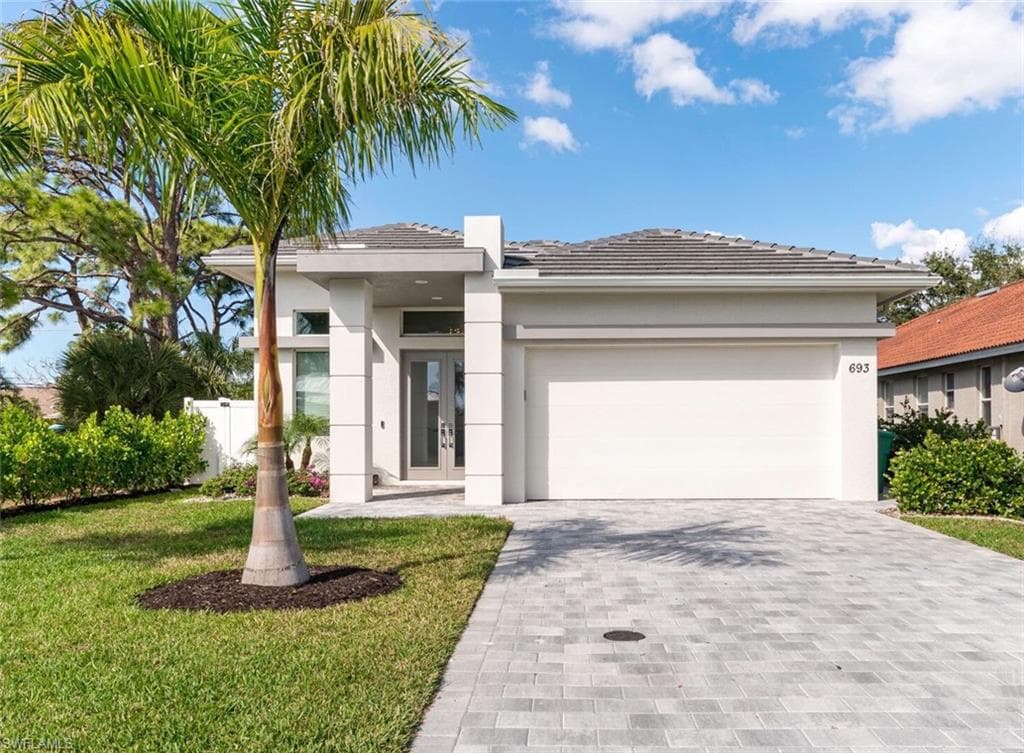 693 105th AVE N NAPLES, FL 34108