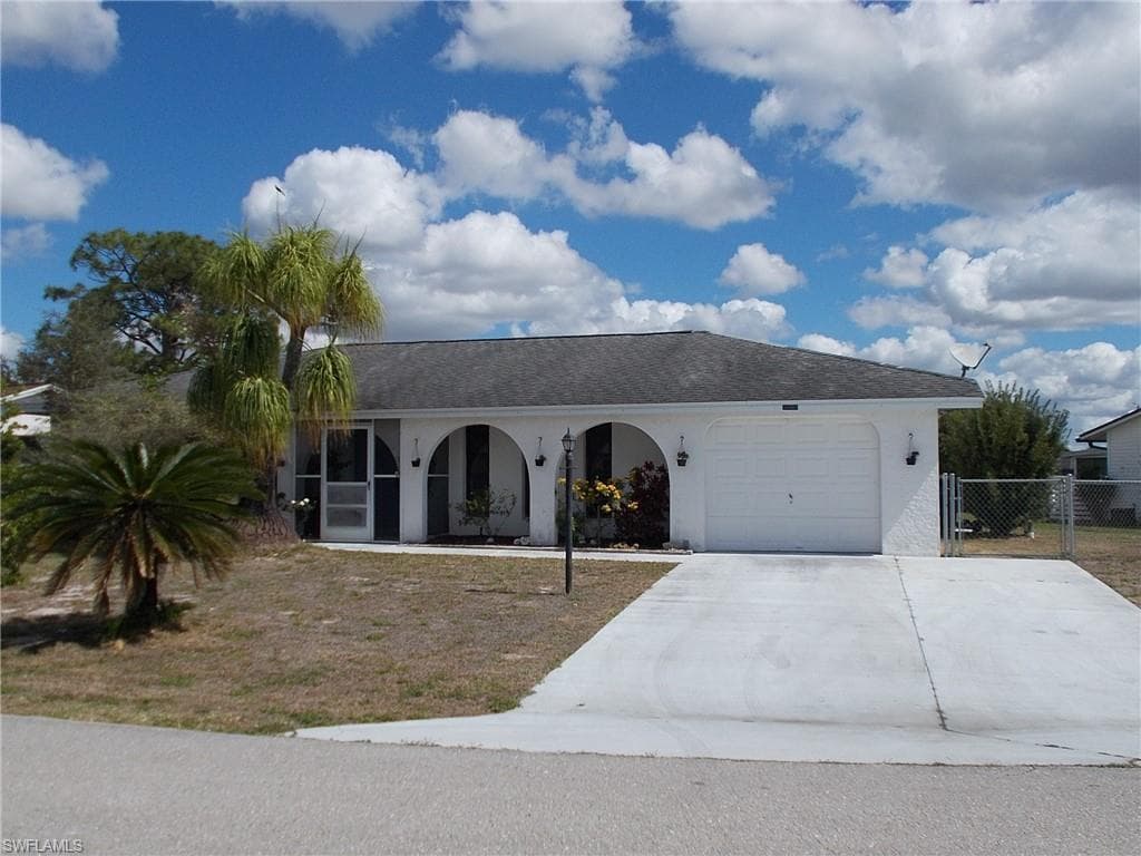 10693 Tuliptree CT LEHIGH ACRES, FL 33936
