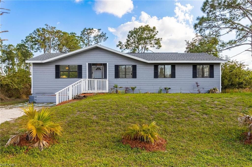 3305 26th ST W LEHIGH ACRES, FL 33971