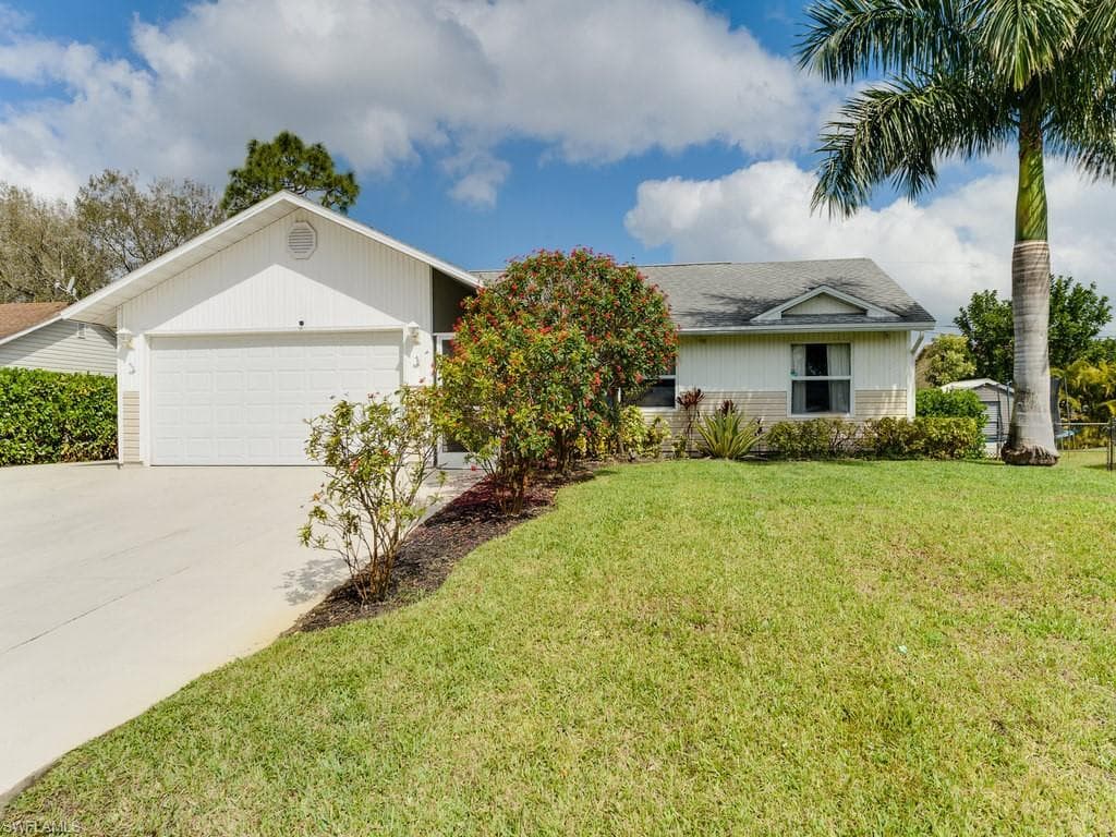 8453 Butternut RD FORT MYERS, FL 33967