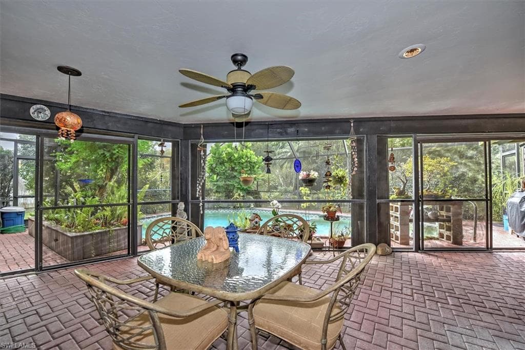 2460 Pinewoods CIR NAPLES, FL 34105