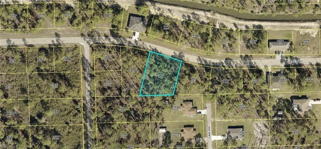 808 E 12th ST LEHIGH ACRES, FL 33972