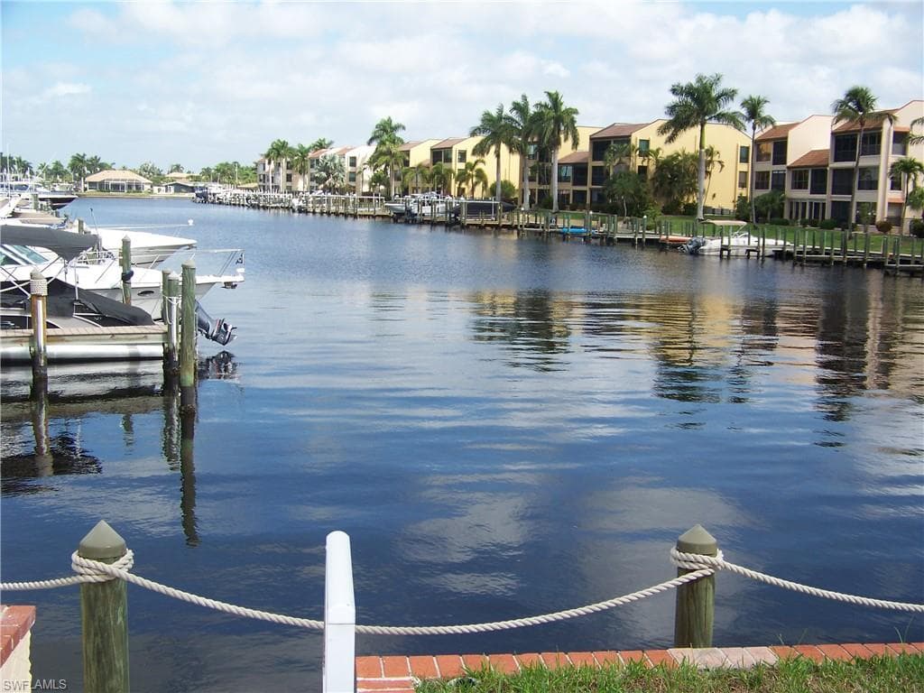 4105 SE 19th PL 101 CAPE CORAL, FL 33904