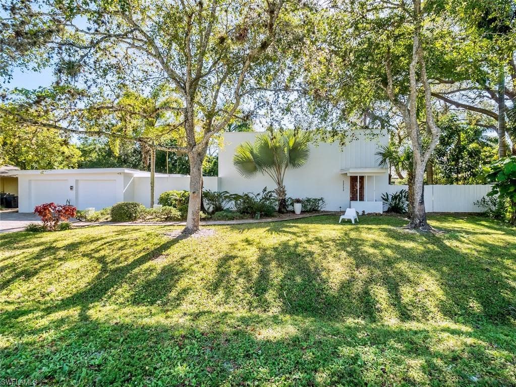 1212 Logan LN FORT MYERS, FL 33919
