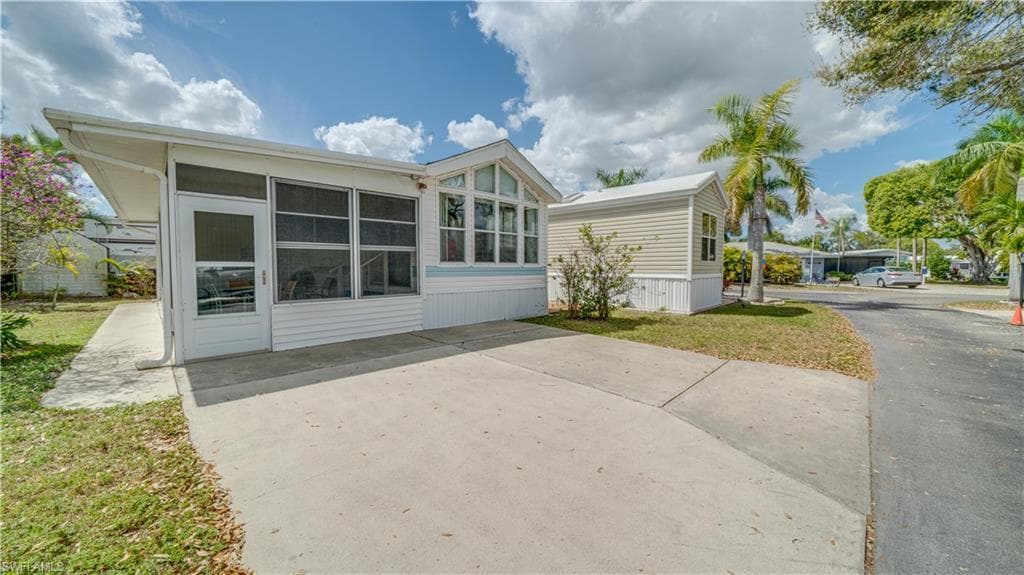 5533 Black Pug DR FORT MYERS, FL 33908