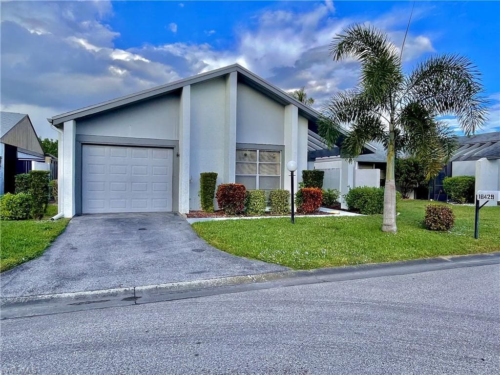 18429 Orangecrest CT LEHIGH ACRES, FL 33936