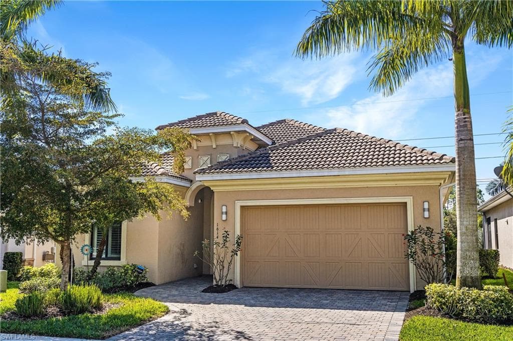 1614 Serrano CIR NAPLES, FL 34105