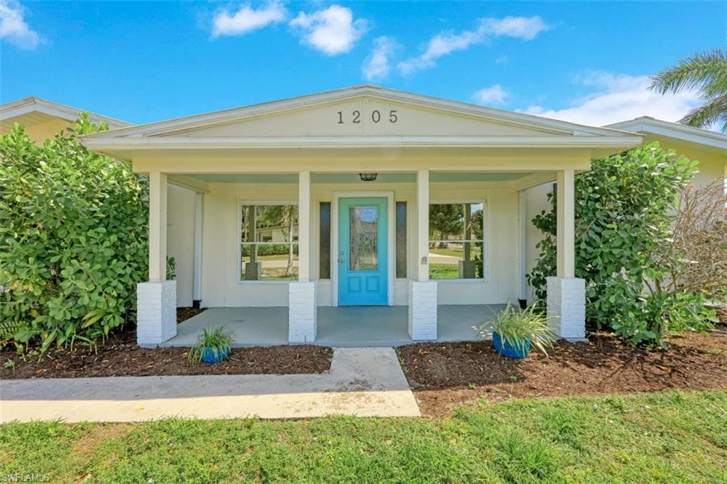 1205 WISCONSIN DR NAPLES, FL 34103
