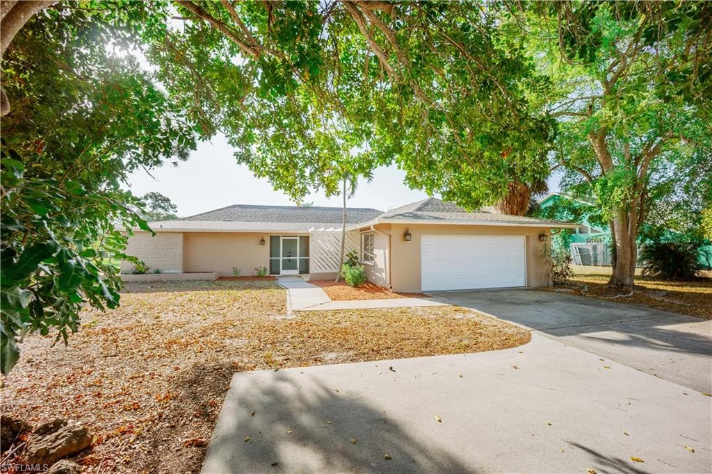 8450 Beacon BLVD FORT MYERS, FL 33907