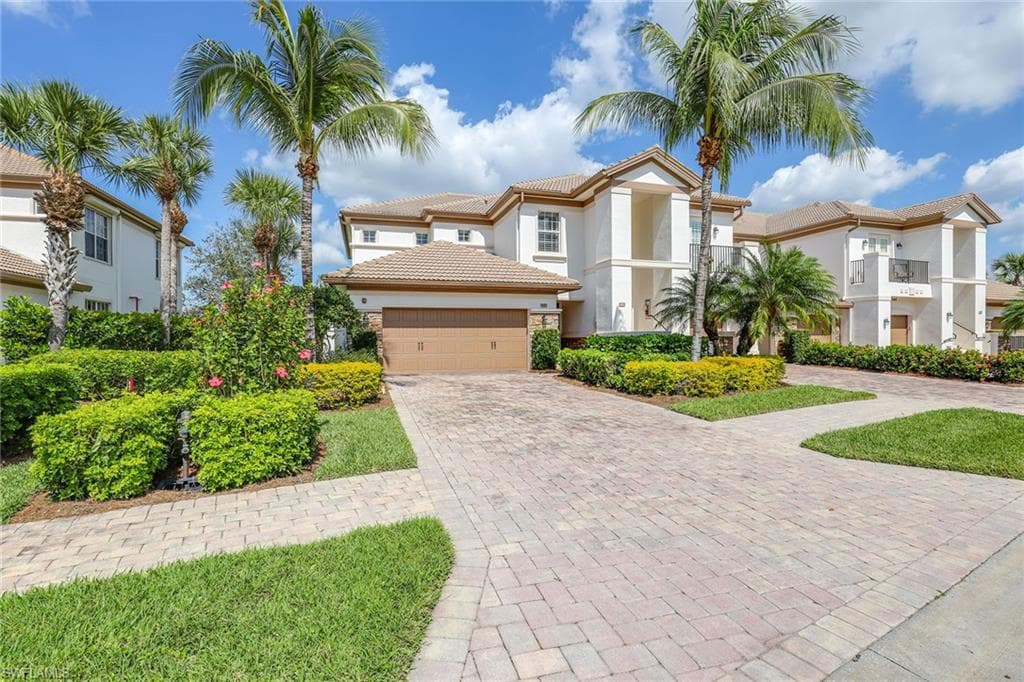 8027 Players Cove DR 101 NAPLES, FL 34113