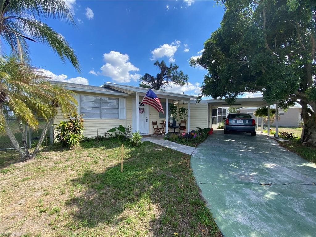 304 Schoolside DR LEHIGH ACRES, FL 33936